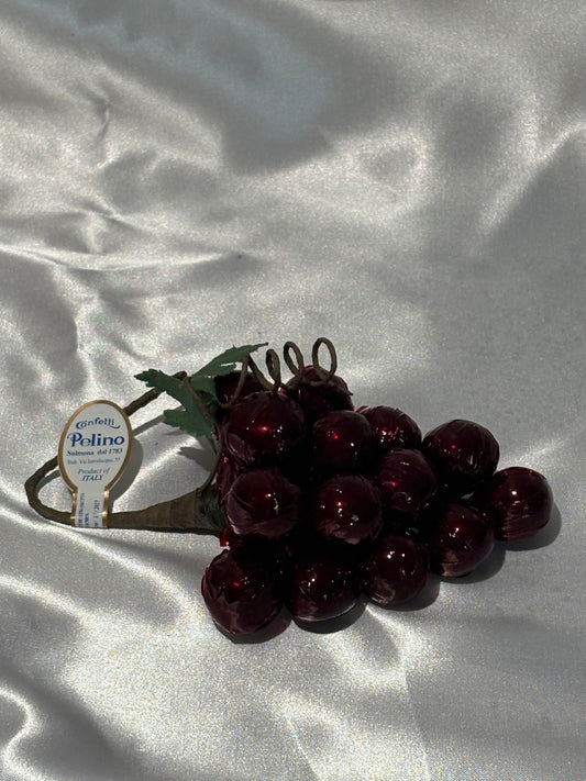 Grappolo Noisettes (Bunch of Red Grapes)